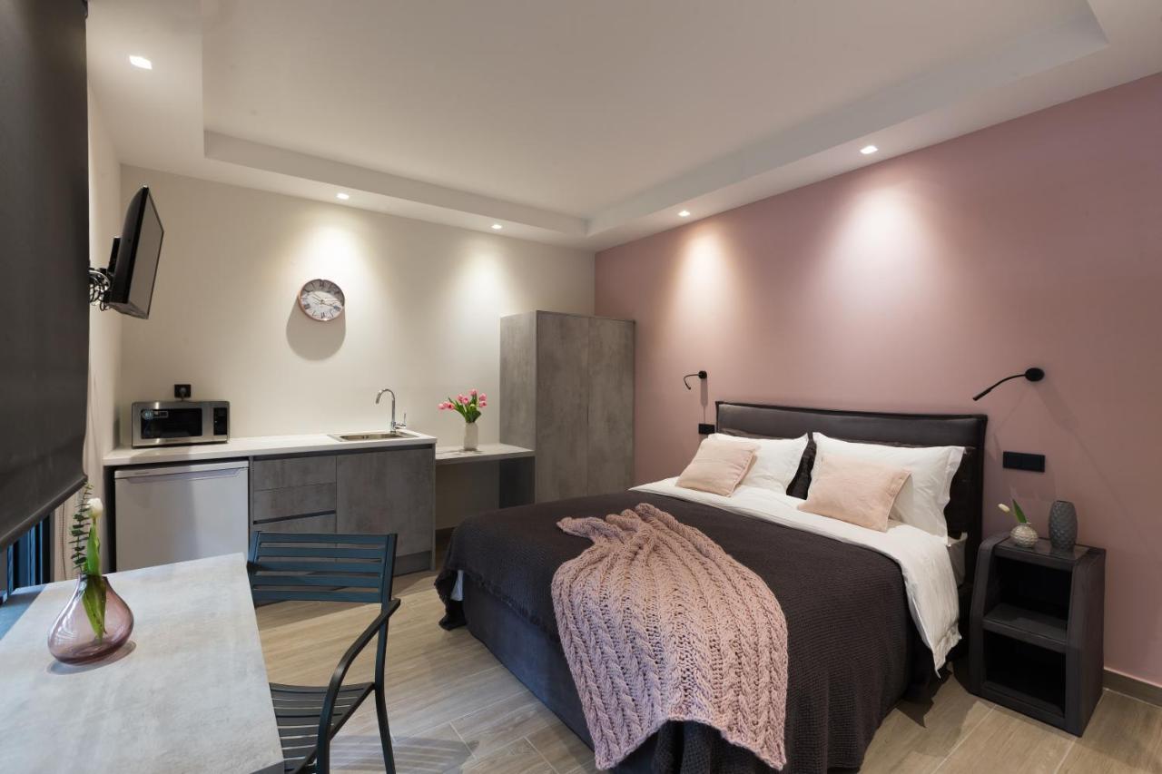 Aparthotel 12 Reasons Why Metaxourgeio Atenas Exterior foto