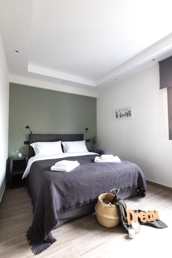 Aparthotel 12 Reasons Why Metaxourgeio Atenas Exterior foto