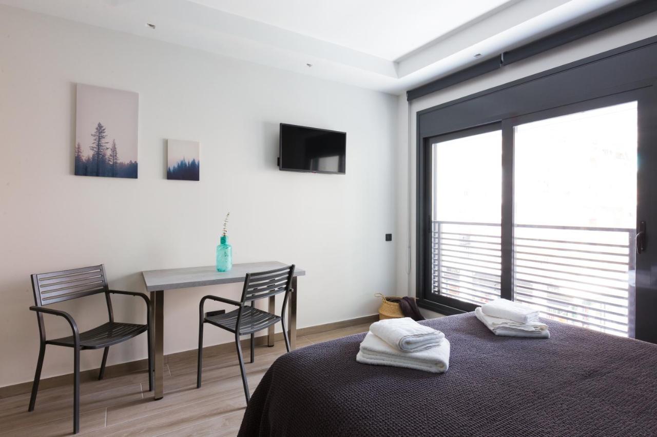 Aparthotel 12 Reasons Why Metaxourgeio Atenas Exterior foto