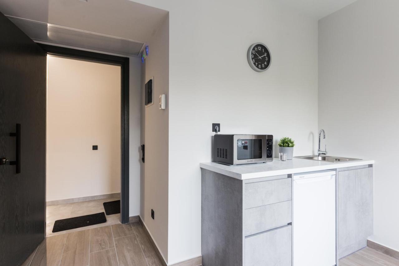 Aparthotel 12 Reasons Why Metaxourgeio Atenas Exterior foto