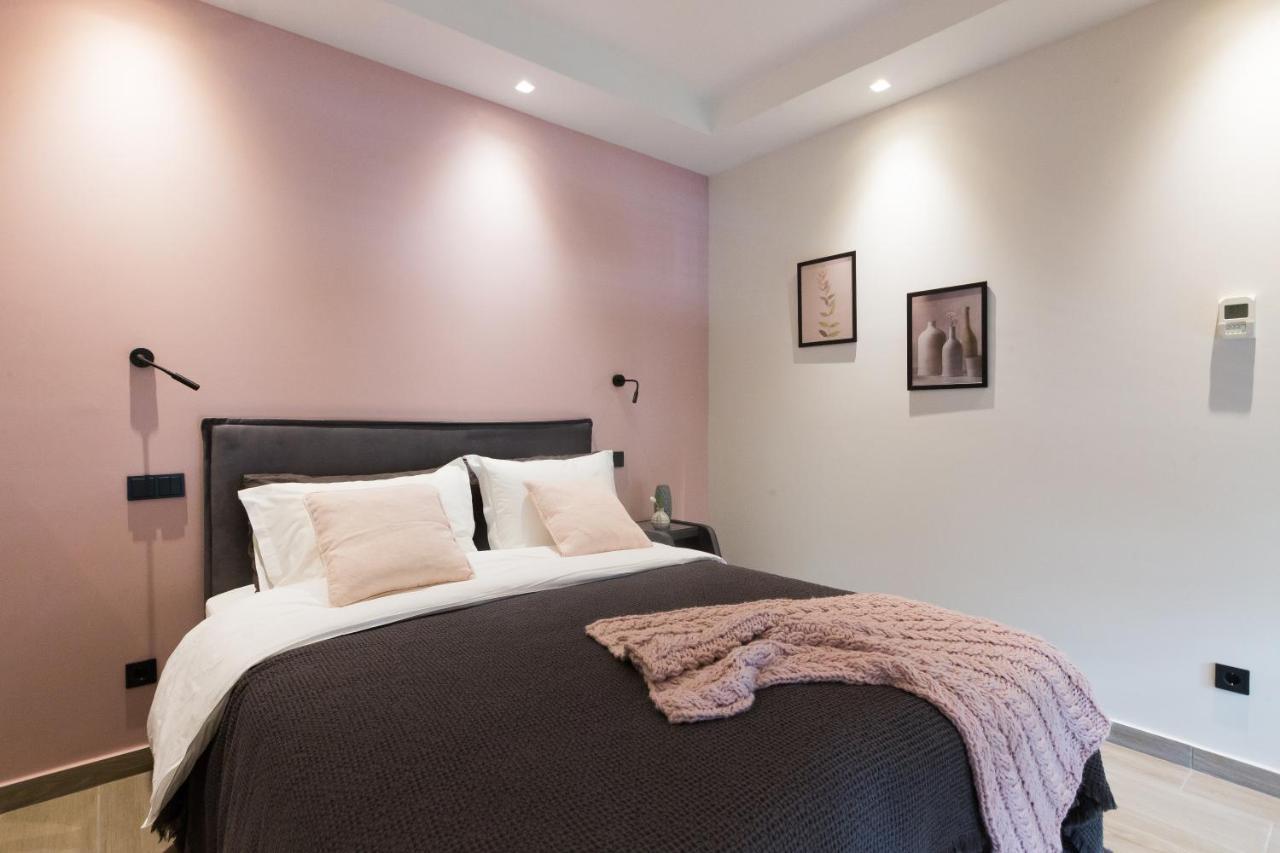 Aparthotel 12 Reasons Why Metaxourgeio Atenas Exterior foto