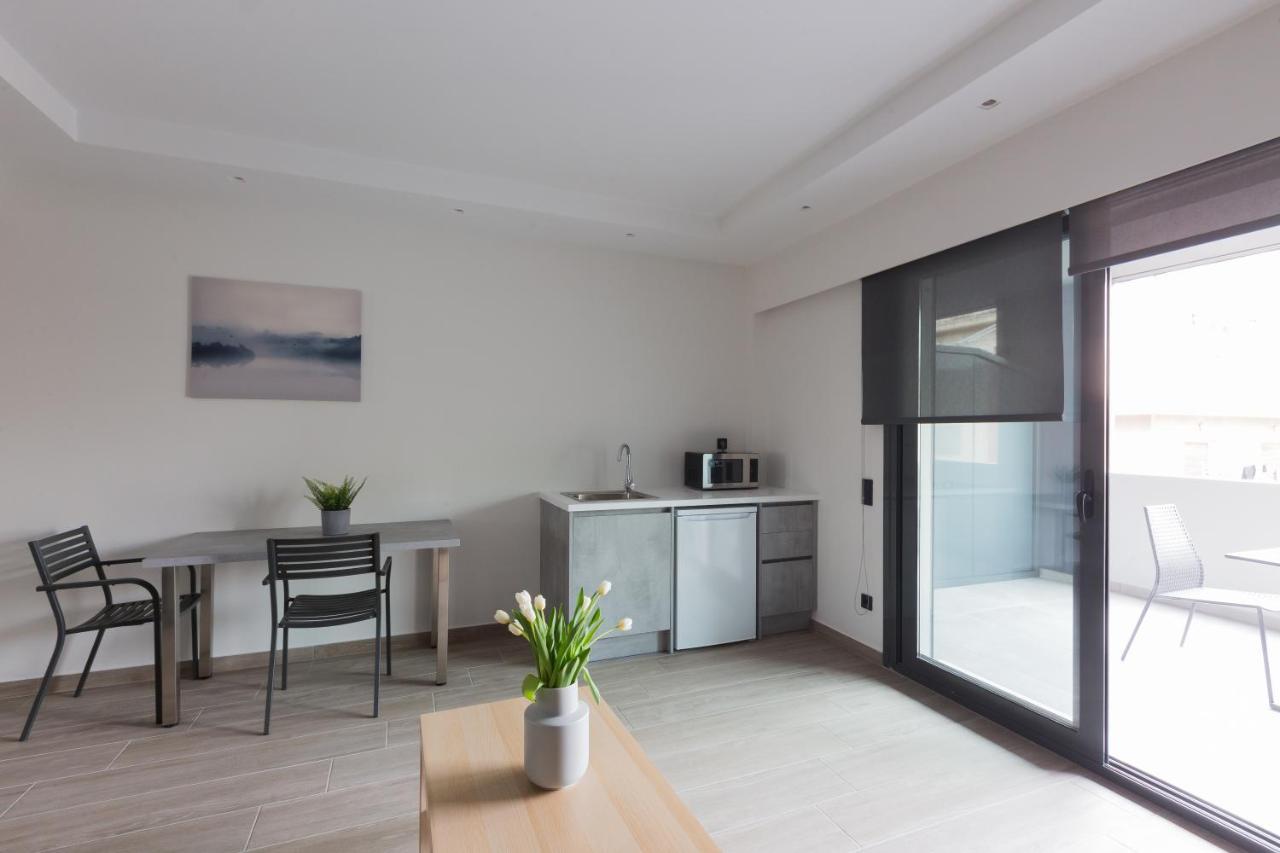 Aparthotel 12 Reasons Why Metaxourgeio Atenas Exterior foto