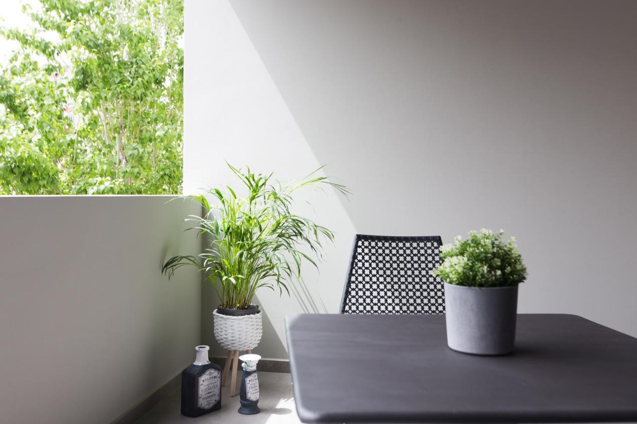 Aparthotel 12 Reasons Why Metaxourgeio Atenas Exterior foto