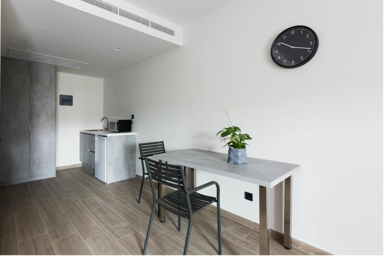 Aparthotel 12 Reasons Why Metaxourgeio Atenas Exterior foto