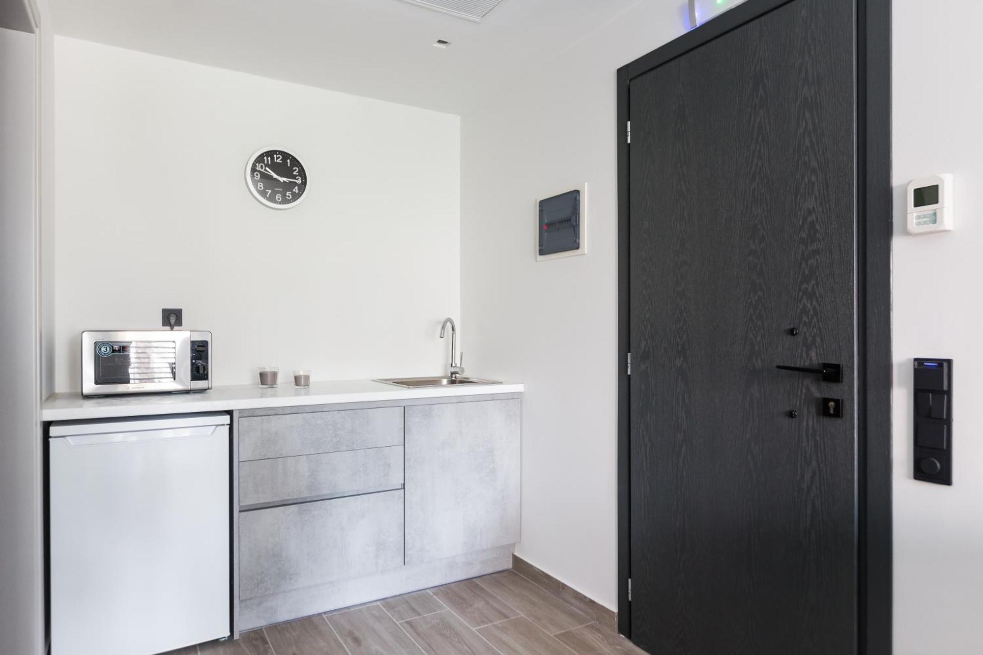 Aparthotel 12 Reasons Why Metaxourgeio Atenas Exterior foto